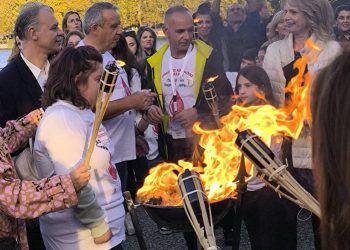 Μια φλόγα που φωτίζει τις πανανθρώπινες αξίες