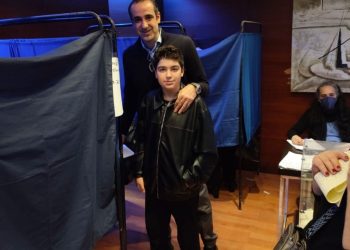 Ο Γρηγόρης Δημητριάδης ψήφισε στις εσωκομματικές εκλογές της ΝΔ μαζί με τον γιο του – Η ζεστή ανάρτηση
