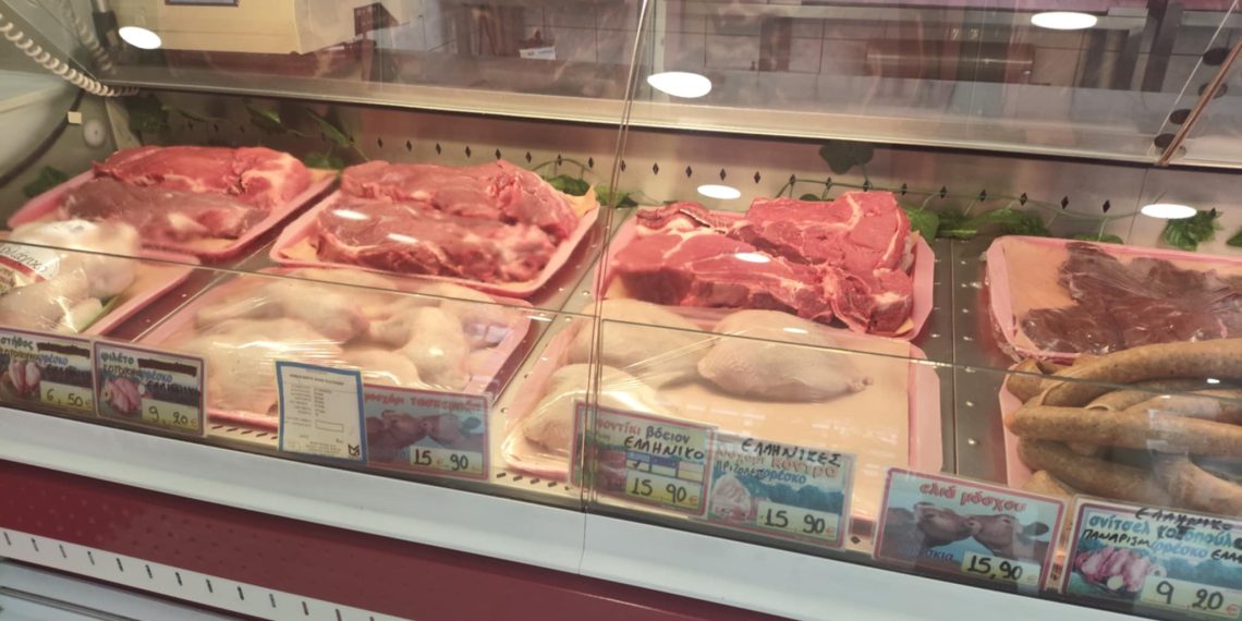 Μοσχάρι, χοιρινό και κοτόπουλο μπαίνουν στο τραπέζι