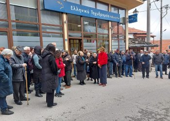 Μαζική διαμαρτυρία στο Μέτσοβο για το κλείσιμο των ΕΛΤΑ