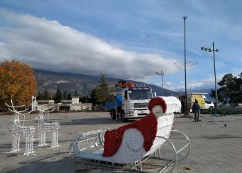 Προχωρά σταδιακά ο Χριστουγεννιάτικος στολισμός