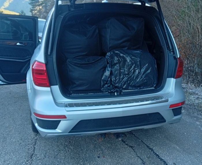 Ιωάννινα: Γυναίκα συνελήφθη με 215 κιλά κάνναβης, ενώ στο τζιπ της βρισκόταν και ο 2,5 ετών γιος της