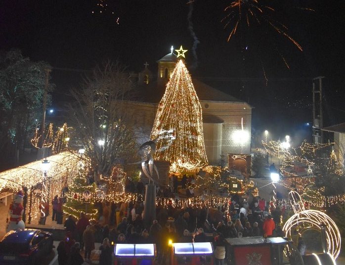 ΠΡΑΜΑΝΤΑ -Φως στην πλατεία, πυροτεχνήματα στον ουρανό