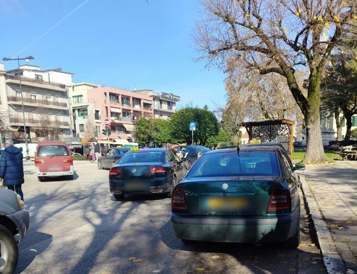 Τραβάνε χειρόφρενο οι οδηγοί ταξί