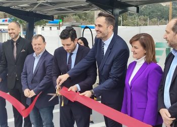 Εγκαινιάστηκε ο πρώτος σύγχρονος ενεργειακά αυτόνομος κόμβος υπερταχείας φόρτισης