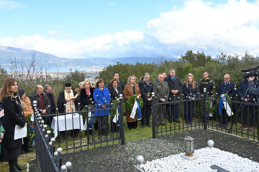 Στη μνήμη των Έξι Παλληκαριών που έπεσαν στον Λόφο Δουρούτη