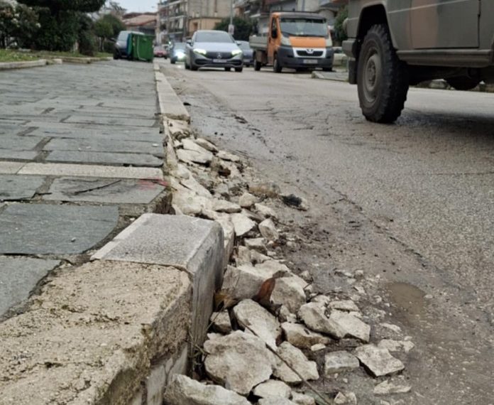 «Δεν φταίμε εμείς, φταίνε οι εργολάβοι και οι ανάδοχοι των έργων»