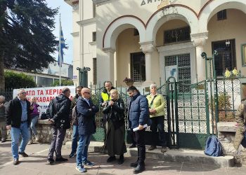 Μπλόκαραν τη συνεδρίαση της δημοτικής επιτροπής