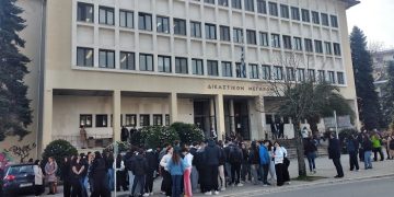 Δεν κάνουν πίσω εάν δεν πάρουν διαβεβαιώσεις για το σχολείο