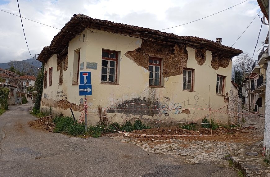 Κίνδυνος με κατεστραμμένο κτίριο που «απειλεί» τους πολίτες