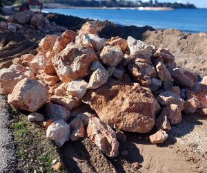 Η ΕΛΛΕΤ ζητά άμεση αποκατάσταση στην ακτή Μονολίθι