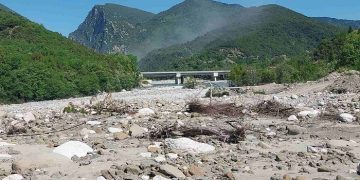 ΤΖΟΥΜΕΡΚΑ -«Καταρράκτες» μπαζών στο φαράγγι του Αράχθου
