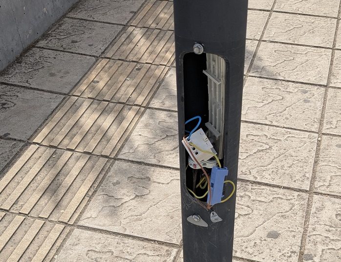 Βανδαλισμοί στην πλατεία της Ελεούσας