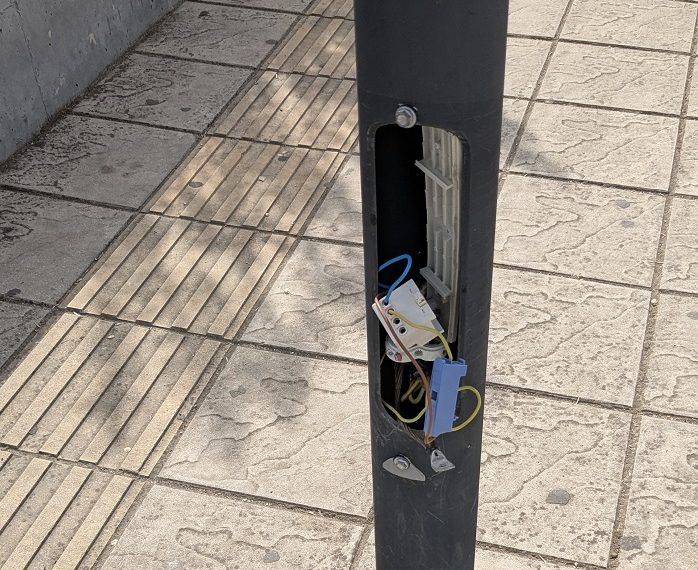 Βανδαλισμοί στην πλατεία της Ελεούσας