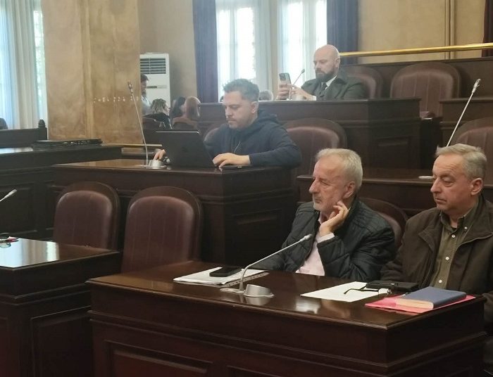 ΣΤΗ ΔΗΜΟΤΙΚΗ ΕΠΙΤΡΟΠΗ -Επτά θέματα… για αποζημιώσεις φθορών από λακκούβες