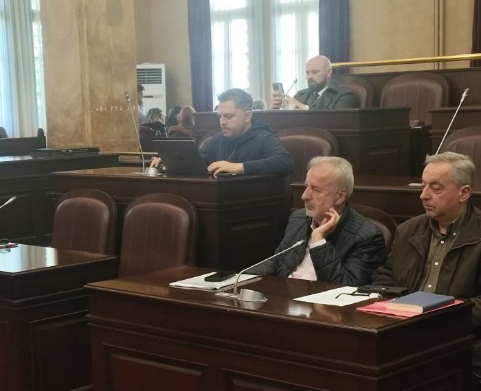 ΣΤΗ ΔΗΜΟΤΙΚΗ ΕΠΙΤΡΟΠΗ -Επτά θέματα… για αποζημιώσεις φθορών από λακκούβες