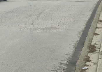 Εμφανής καθίζηση στο δρόμο έξω από το Πολυκλαδικό