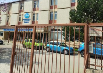 Λίγο πριν τελειώσουν τα μαθήματα, επιστρέφουν στα θρανία