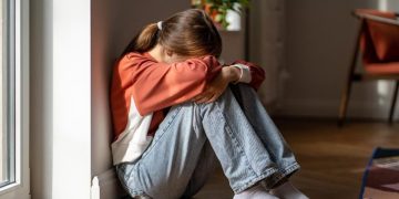 Η κοινωνία και η ψυχική υγεία των νέων σε βαθιά κρίση